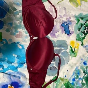 Victoria’s Secret 38DD or 38E bra